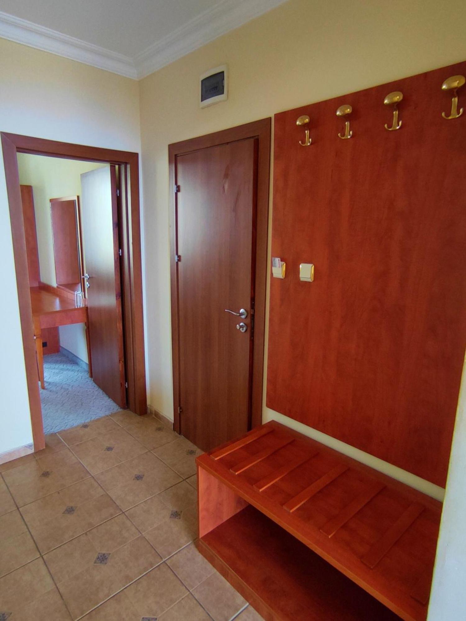 סבטי ולאס Hotel Consul מראה חיצוני תמונה